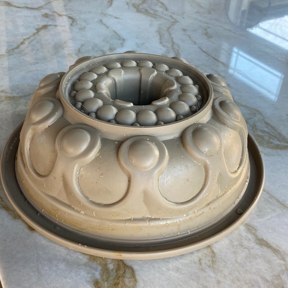 Pampered Chef Kitchen Pampered Chef Silicone Fluted Cake Mold